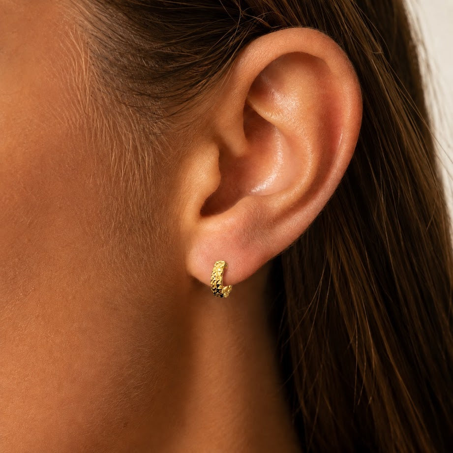 Diamond Cut Hoop-Huggy Earring (Flat)